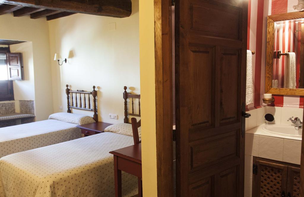 Casa Rural Con Encanto "Los Postigos" Banos De Montemayor Szoba fotó